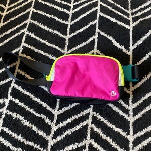 Lululemon everywhere beltbag